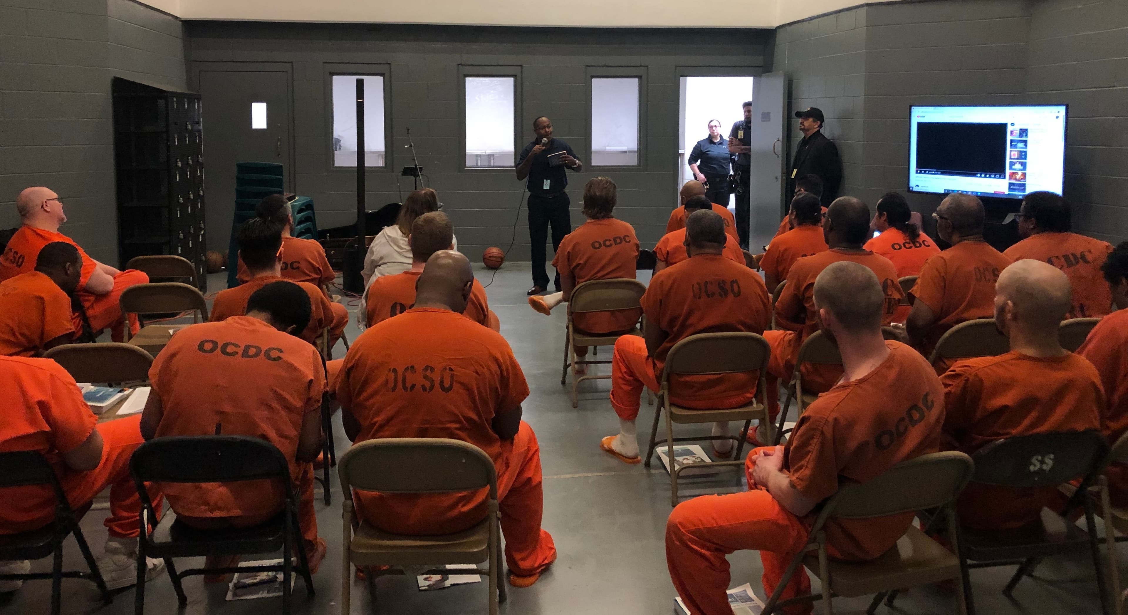Right Side Of The Bars: God Leads Christopher Hendrix On A Journey From Inmate To Executive Chaplain Of Oklahoma Jail And Prison Ministries