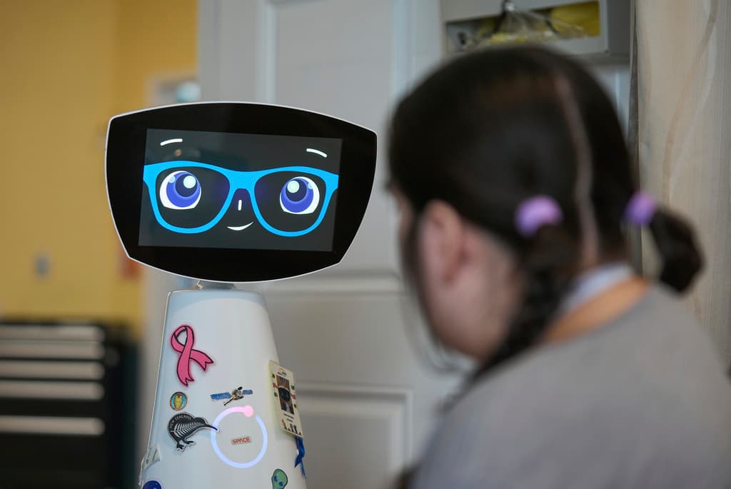 'Robin The Robot' Programmed To Act Like A 7-Year-Old Girl Works To Reduce Fear, Loneliness, In Hospitals