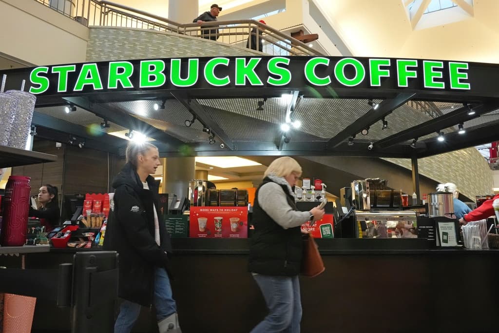 Starbucks Closing Hundreds Of Stores, 900 Layoffs 