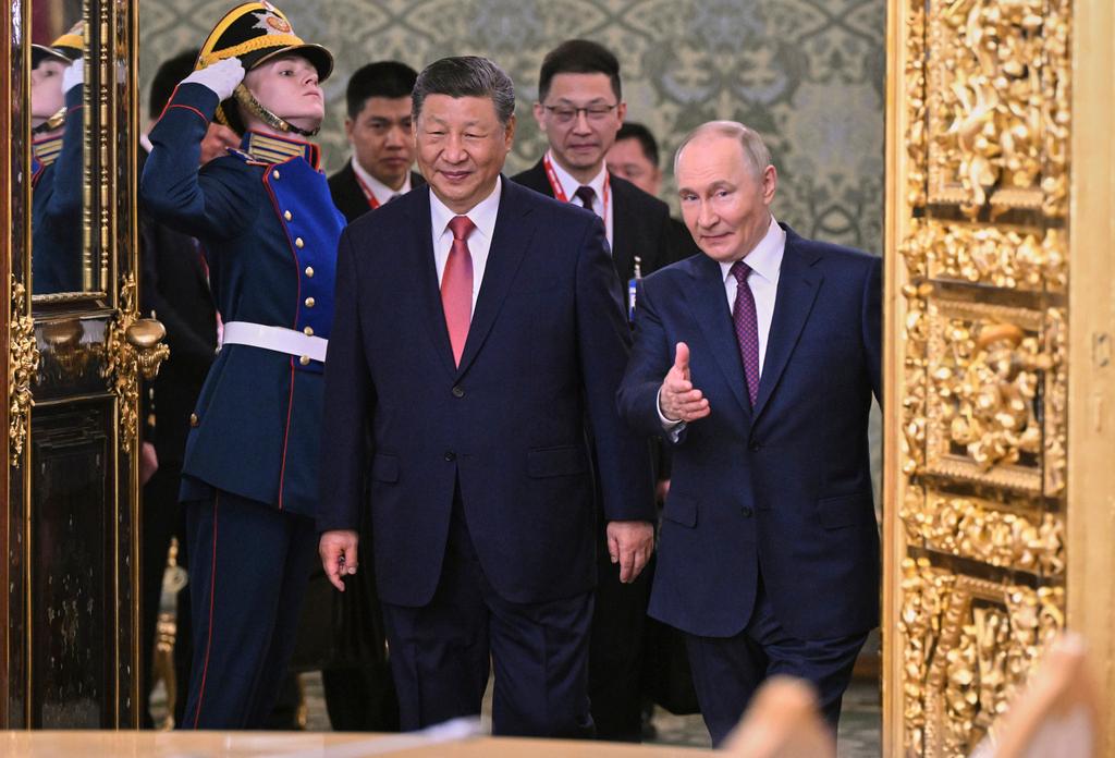 Russian President Vladimir Putin and his Chinese counterpart Xi Jinping arrive for their talks at the Kremlin